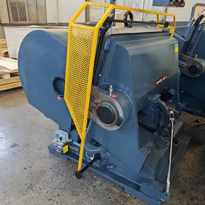 4 개의 보험 부품 밸러거이트 카튼 다이 절단 기계 속도 20±2 스트로크 분 및 연속 압력 절단 시간 지연 모델