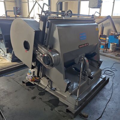 5.5KW 모터와 수동 급지 방식을 갖춘 전기 골판지 다이 커팅기, 부드러운 작동 보장