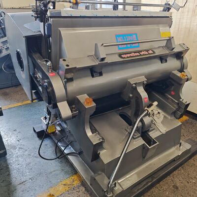 精密切断および生産プロセスに適した錫青銅銅ブッシュカートンボード打ち抜き機 電気オイル供給方法