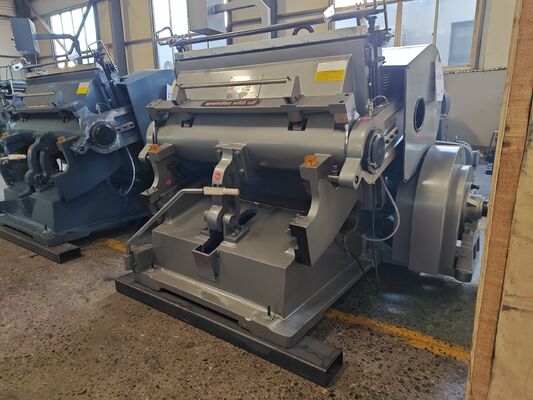 ML1200 20개/분 속도와 1200*830mm 크기로 4개의 안전 시스템을 탑재한 수동 노러브 카튼 다이 절단 기계