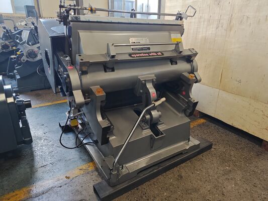 ML1200 20개/분 속도와 1200*830mm 크기로 4개의 안전 시스템을 탑재한 수동 노러브 카튼 다이 절단 기계
